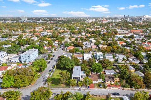 Casa en venta en Miami, Florida, 5 dormitorios № 1981028 - foto 10