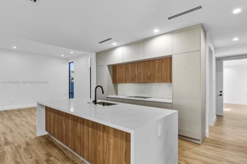 Casa en venta en Miami, Florida, 5 dormitorios № 1981028 - foto 21