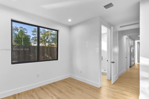 Casa en venta en Miami, Florida, 5 dormitorios № 1981028 - foto 30