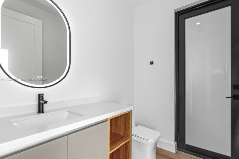 Casa en venta en Miami, Florida, 5 dormitorios № 1981028 - foto 27