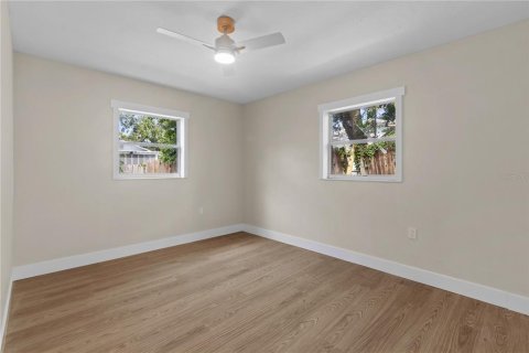 House in Tampa, Florida 4 bedrooms, 143.81 sq.m. № 2393716 - photo 13