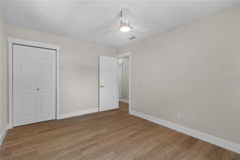 House in Tampa, Florida 4 bedrooms, 143.81 sq.m. № 2393716 - photo 14