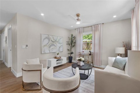 House in Tampa, Florida 4 bedrooms, 143.81 sq.m. № 2393716 - photo 7