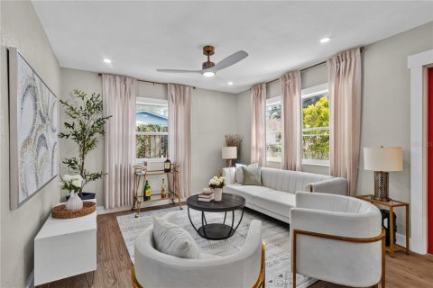 House in Tampa, Florida 4 bedrooms, 143.81 sq.m. № 2393716 - photo 5