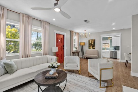 House in Tampa, Florida 4 bedrooms, 143.81 sq.m. № 2393716 - photo 3