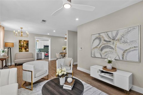 House in Tampa, Florida 4 bedrooms, 143.81 sq.m. № 2393716 - photo 6