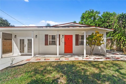 House in Tampa, Florida 4 bedrooms, 143.81 sq.m. № 2393716