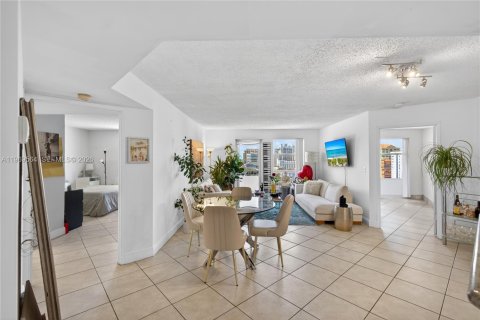 Condominio en venta en Miami, Florida, 2 dormitorios, 103.12 m2 № 2030613 - foto 2