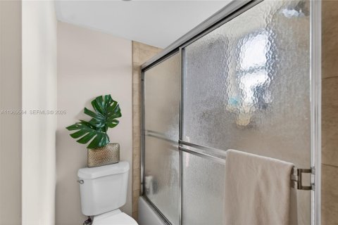 Condominio en venta en Miami, Florida, 2 dormitorios, 103.12 m2 № 2030613 - foto 15