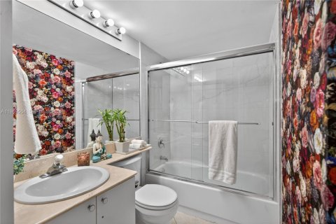 Condominio en venta en Miami, Florida, 2 dormitorios, 103.12 m2 № 2030613 - foto 18