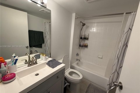 Купить кондоминиум в Пемброк-Пайнс, Флорида 2 спальни, 75.72м2, № 2343777 - фото 24