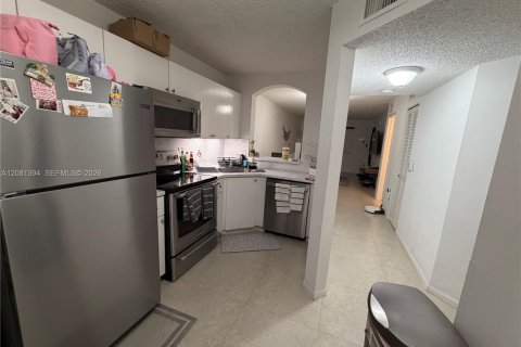 Купить кондоминиум в Пемброк-Пайнс, Флорида 2 спальни, 75.72м2, № 2343777 - фото 29
