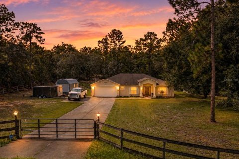 Casa en Dunnellon, Florida 3 dormitorios, 187.66 m2 № 2354805