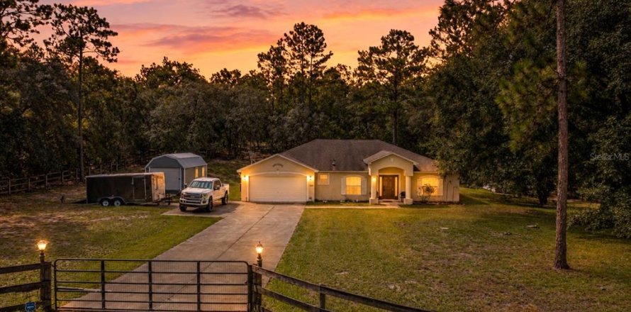 Casa en Dunnellon, Florida 3 dormitorios, 187.66 m2 № 2354805