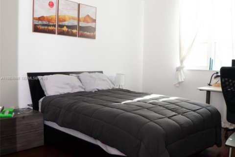 Снять в аренду кондоминиум в Майами, Флорида 2 спальни, 98.1м2, № 2051415 - фото 8