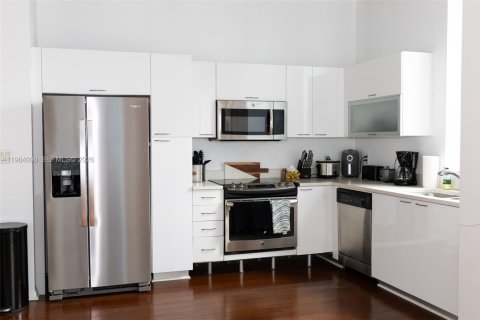 Кондоминиум с 2 спальнями в Майами, Флорида № 2051415