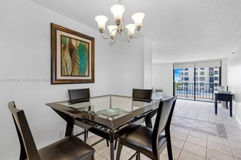 Apartment in Miami Beach, Florida 1 bedroom, 88.81 sq.m. № 2179301 - photo 4