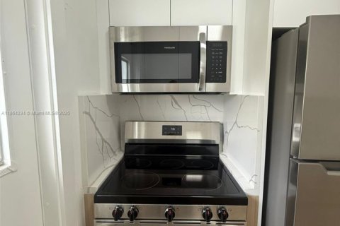 Casa en alquiler en Miami, Florida, 1 dormitorio, 48.77 m2 № 1891160 - foto 8