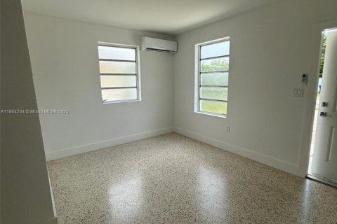 Casa en alquiler en Miami, Florida, 1 dormitorio, 48.77 m2 № 1891160 - foto 4