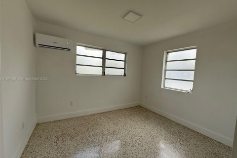 Casa en alquiler en Miami, Florida, 1 dormitorio, 48.77 m2 № 1891160 - foto 12