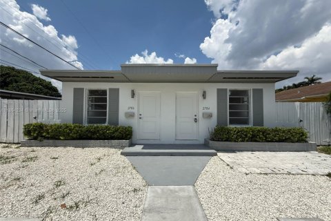 Casa en alquiler en Miami, Florida, 1 dormitorio, 48.77 m2 № 1891160 - foto 1
