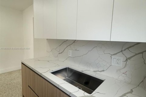 Casa en alquiler en Miami, Florida, 1 dormitorio, 48.77 m2 № 1891160 - foto 7