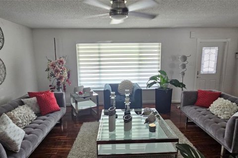 Villa ou maison à louer à Margate, Floride: 2 chambres, 147.44 m2 № 2273534 - photo 9
