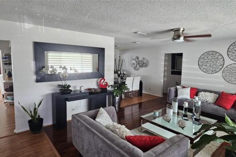 Villa ou maison à louer à Margate, Floride: 2 chambres, 147.44 m2 № 2273534 - photo 8