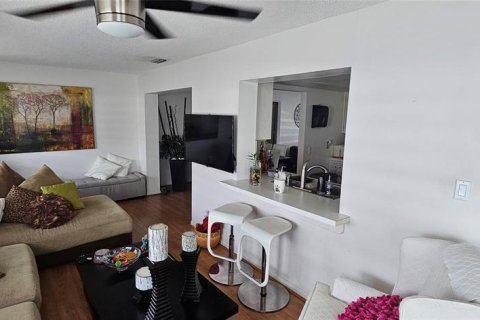 Villa ou maison à louer à Margate, Floride: 2 chambres, 147.44 m2 № 2273534 - photo 5