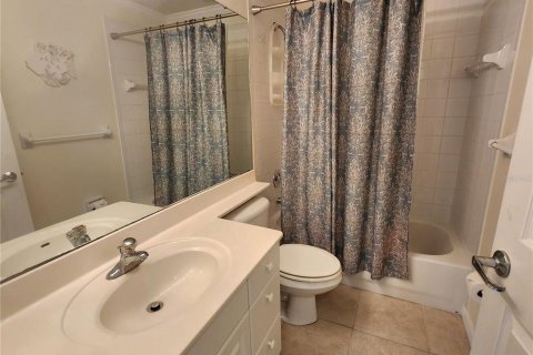 Condo in Bradenton, Florida, 2 bedrooms  № 1687935 - photo 18