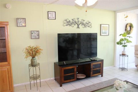 Condominio en alquiler en Largo, Florida, 1 dormitorio, 61.32 m2 № 2201976 - foto 3