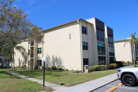 Condo in Largo, Florida, 1 bedroom № 2201976