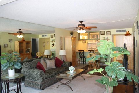 Condominio en alquiler en Largo, Florida, 1 dormitorio, 61.32 m2 № 2201976 - foto 2