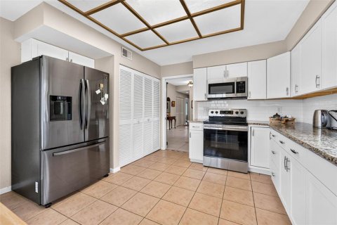 Condo in Safety Harbor, Florida, 2 bedrooms  № 2208493 - photo 6
