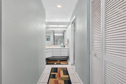 Condo in Safety Harbor, Florida, 2 bedrooms  № 2208493 - photo 25