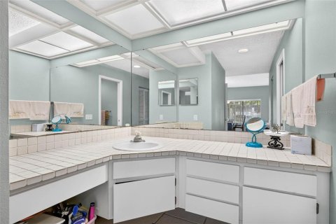 Condo in Safety Harbor, Florida, 2 bedrooms  № 2208493 - photo 26