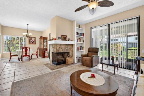 Condo in Safety Harbor, Florida, 2 bedrooms  № 2208493 - photo 18