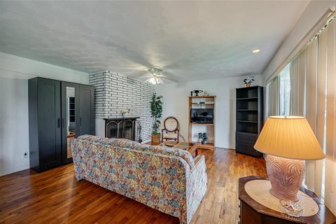 House in Edgewater, Florida 3 bedrooms, 119.01 sq.m. № 2258482 - photo 6