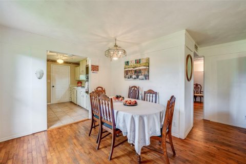 House in Edgewater, Florida 3 bedrooms, 119.01 sq.m. № 2258482 - photo 10