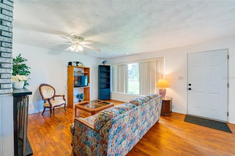 House in Edgewater, Florida 3 bedrooms, 119.01 sq.m. № 2258482 - photo 7