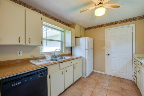 House in Edgewater, Florida 3 bedrooms, 119.01 sq.m. № 2258482 - photo 13