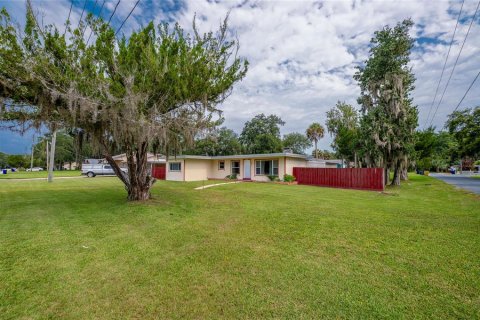 House in Edgewater, Florida 3 bedrooms, 119.01 sq.m. № 2258482 - photo 2