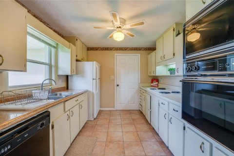 House in Edgewater, Florida 3 bedrooms, 119.01 sq.m. № 2258482 - photo 12