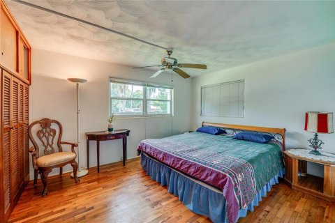 House in Edgewater, Florida 3 bedrooms, 119.01 sq.m. № 2258482 - photo 18