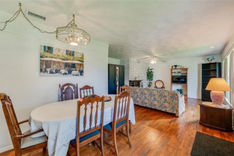 House in Edgewater, Florida 3 bedrooms, 119.01 sq.m. № 2258482 - photo 9