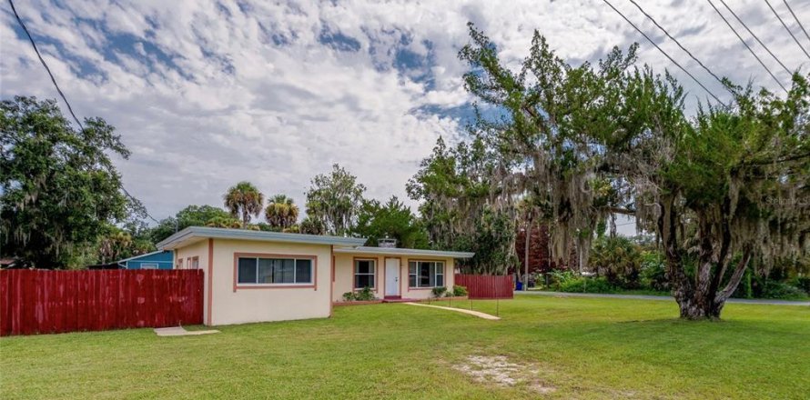House in Edgewater, Florida 3 bedrooms, 119.01 sq.m. № 2258482