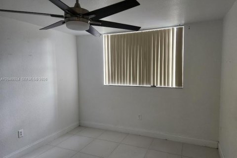 Apartamento en alquiler en Miami, Florida, 3 dormitorios, 123.37 m2 № 2086185 - foto 5