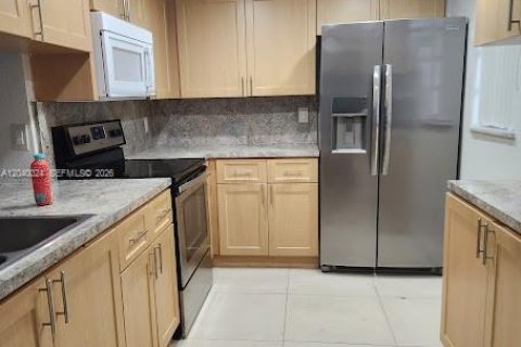 Apartamento en alquiler en Miami, Florida, 3 dormitorios, 123.37 m2 № 2086185 - foto 9