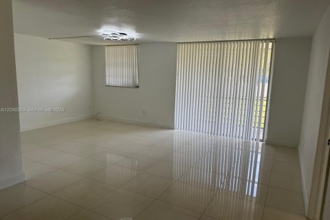 Apartamento en alquiler en Miami, Florida, 3 dormitorios, 123.37 m2 № 2086185 - foto 17