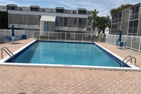 Apartamento en alquiler en Miami, Florida, 3 dormitorios, 123.37 m2 № 2086185 - foto 21